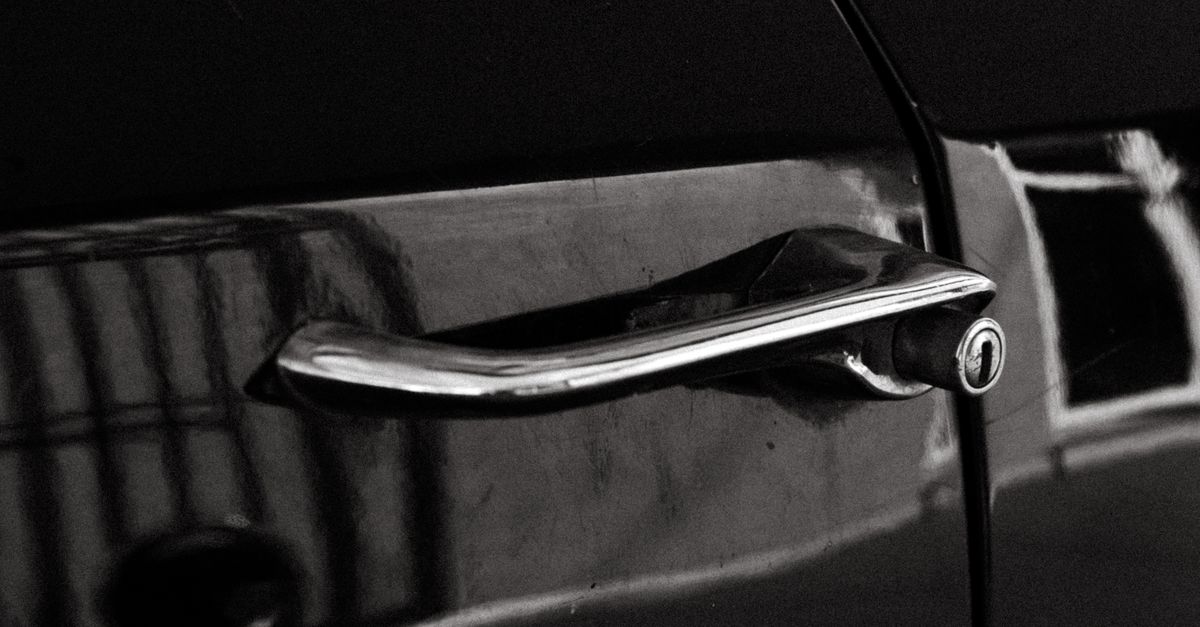 24 Hour Car Lockout Service With Damage-Free Entry — Burlington Locksmiths